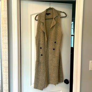 Never worn, size M long light sweater vest